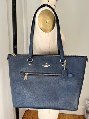 COACH - NAVY BLUE PEBBLED LEATHER TOTE BAG with Gold Accents fit a computer